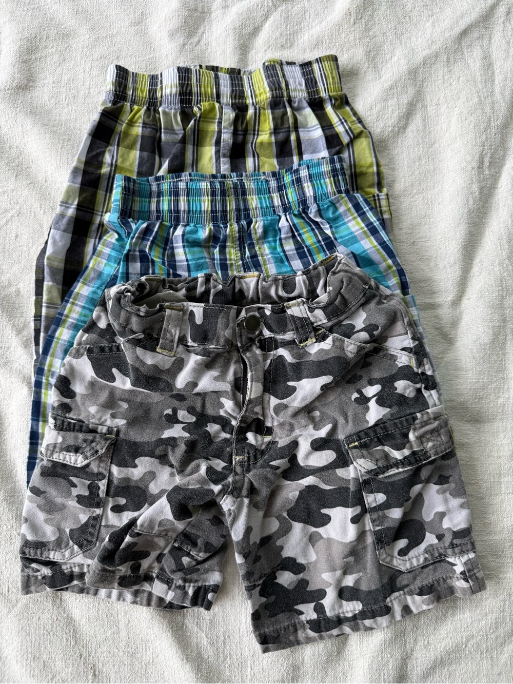 3 Kids Cargo Shorts 24 mo Disney b.t. Kids